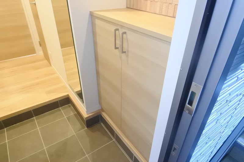 プリムローズくずはIII番館 玄関