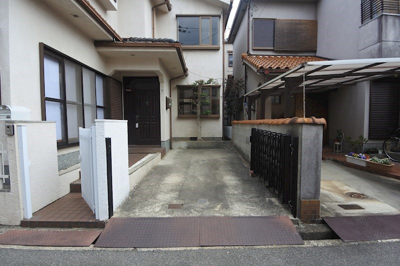西船橋2丁目貸家 駐車場