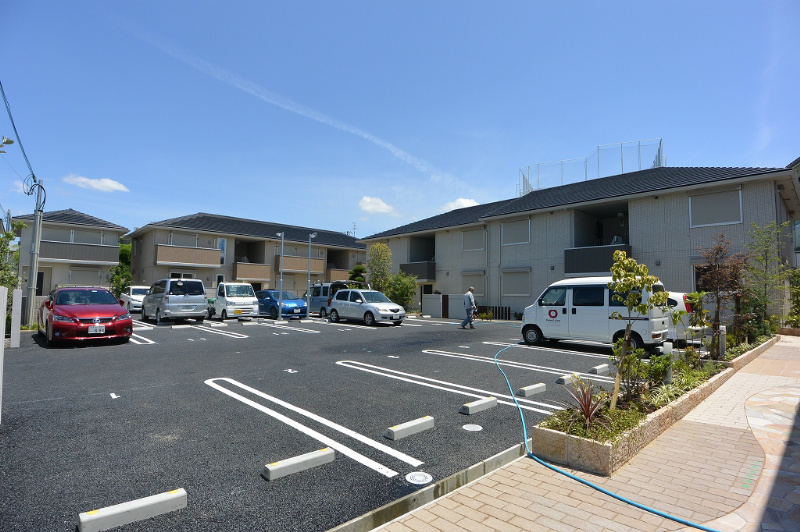 MAISON DE FLEUR楠葉ローズ 駐車場