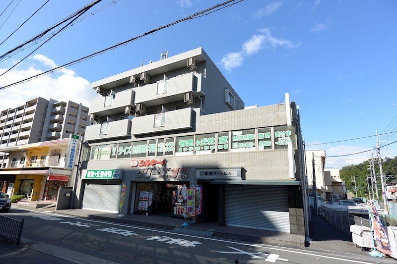 産晃マートビル 外観