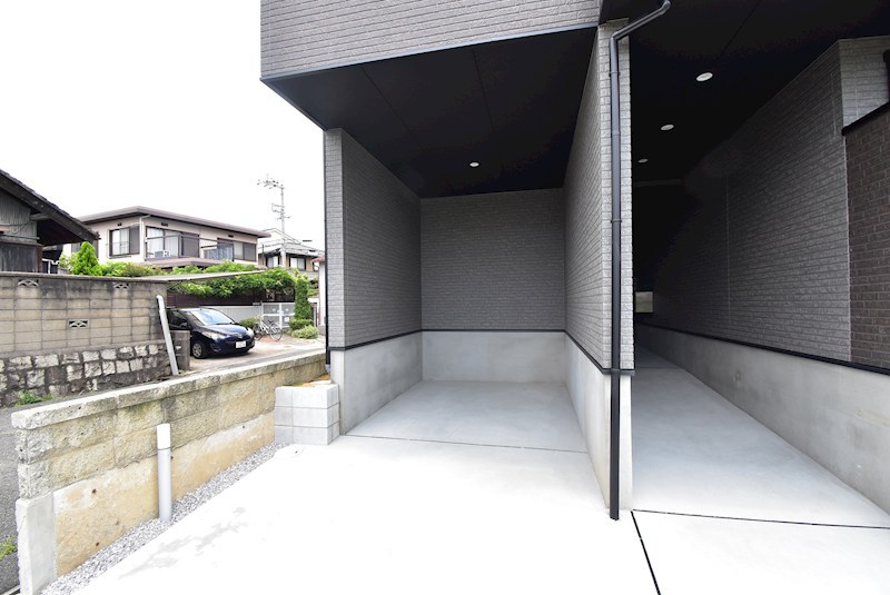 セレニティ下木田B棟 駐車場