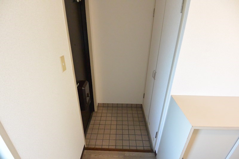 クラウンマンション 玄関