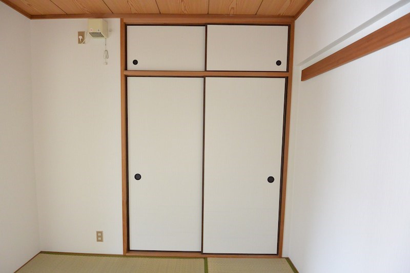 クラウンマンション 収納