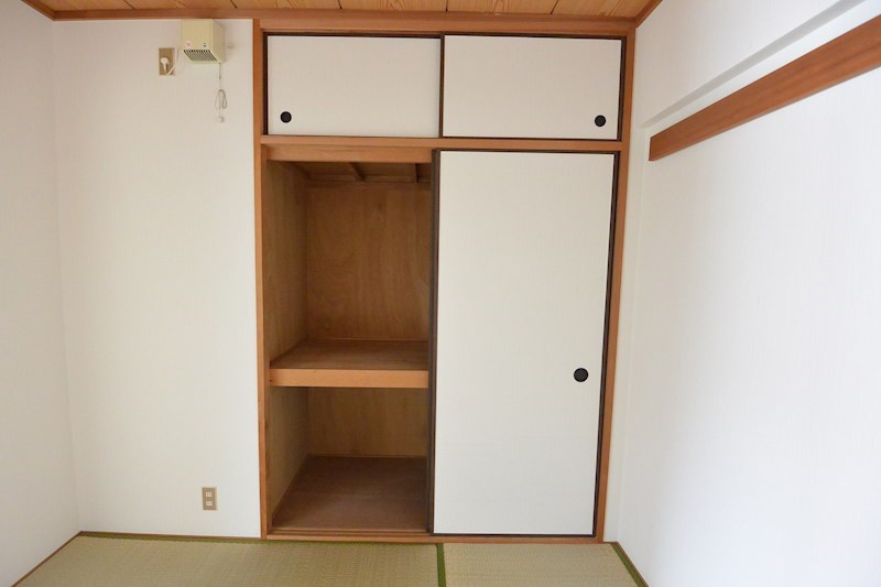 クラウンマンション 収納