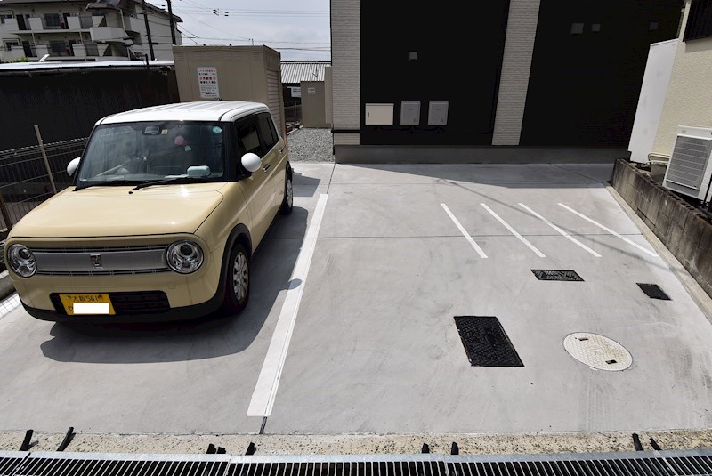 プレジール萱島 駐車場