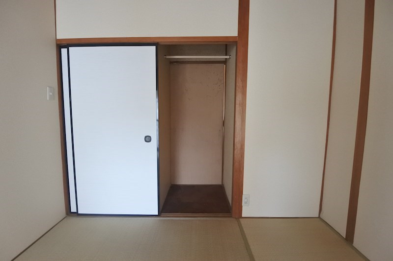 枚方市黄金野1丁目貸家（2-32） 収納