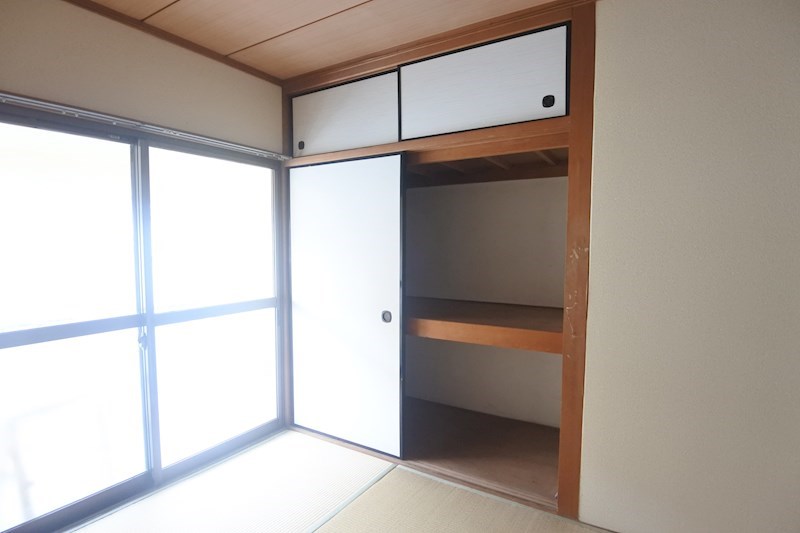 枚方市黄金野1丁目貸家（2-32） 収納