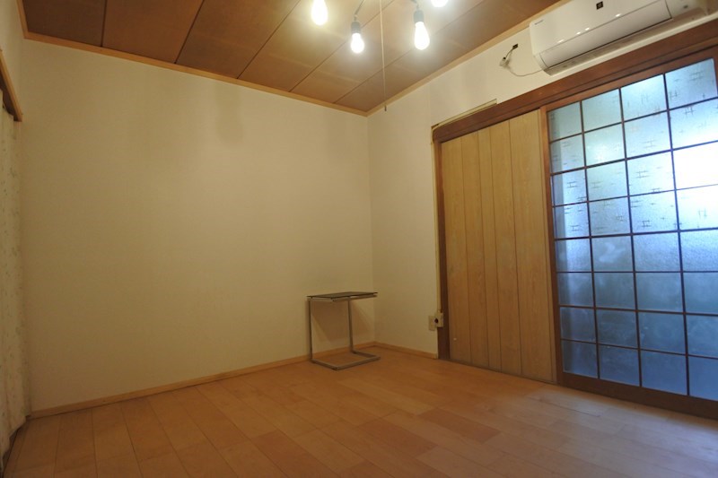 枚方市黄金野1丁目貸家（2-32） リビング