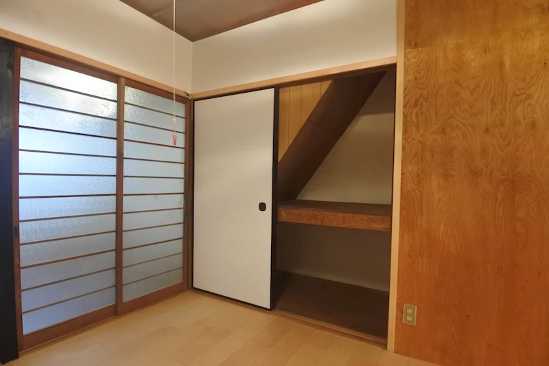 枚方市黄金野1丁目貸家（2-32） 収納