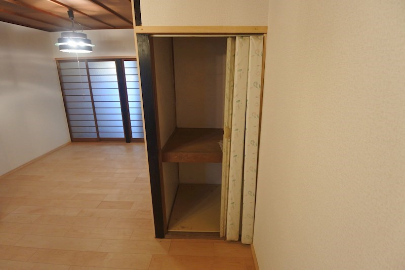 枚方市黄金野1丁目貸家（2-32） 収納