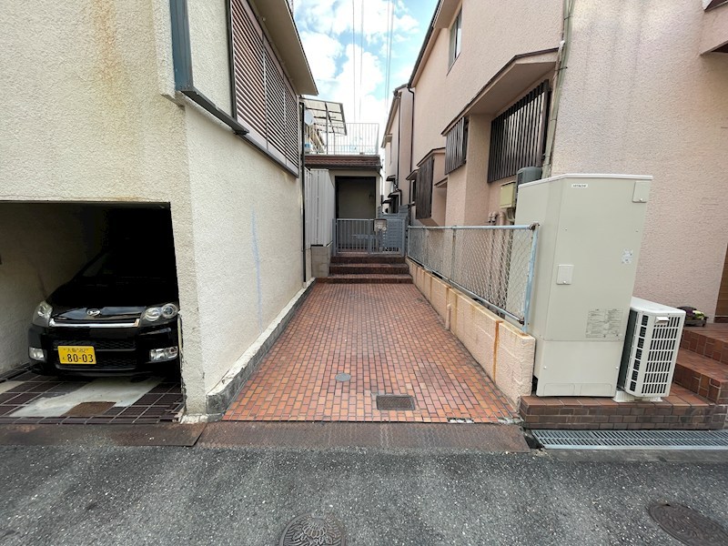 岡山手町戸建 駐車場