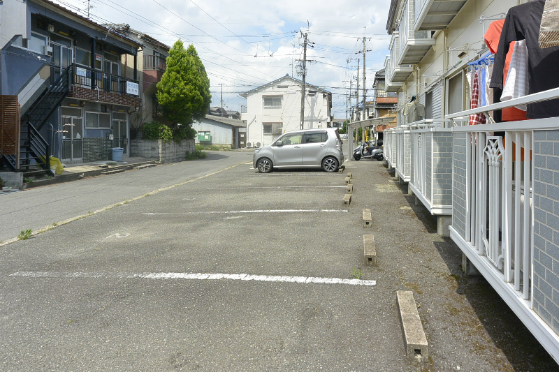KMハイツ 駐車場