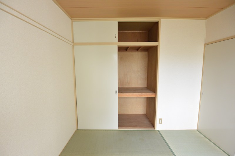 ハイツカトレア　A棟 収納