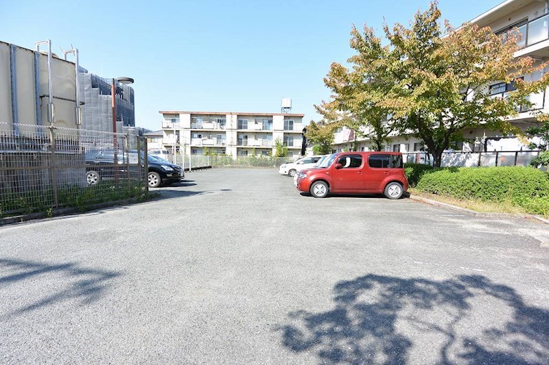アンド・ユー郡津 駐車場
