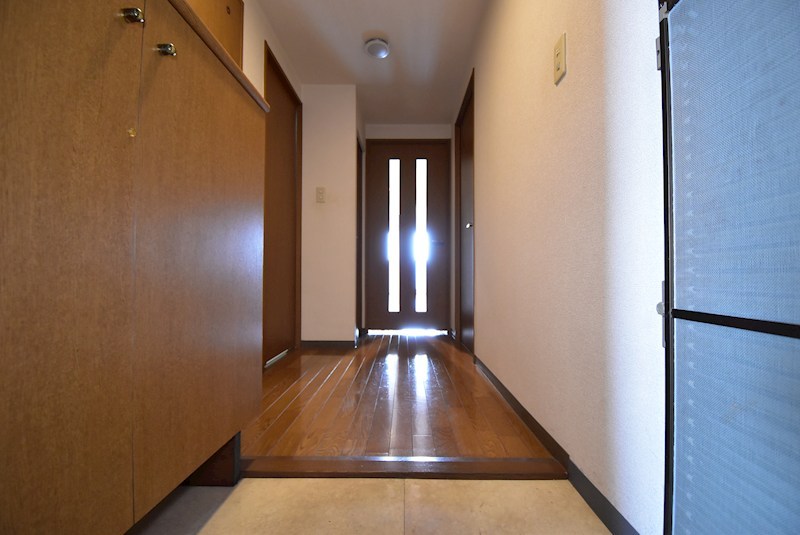 リーベスト寝屋川 玄関