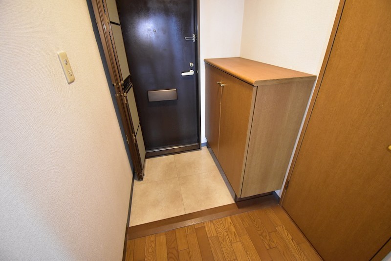 リーベスト寝屋川 玄関