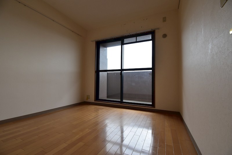 リーベスト寝屋川 ベッドルーム