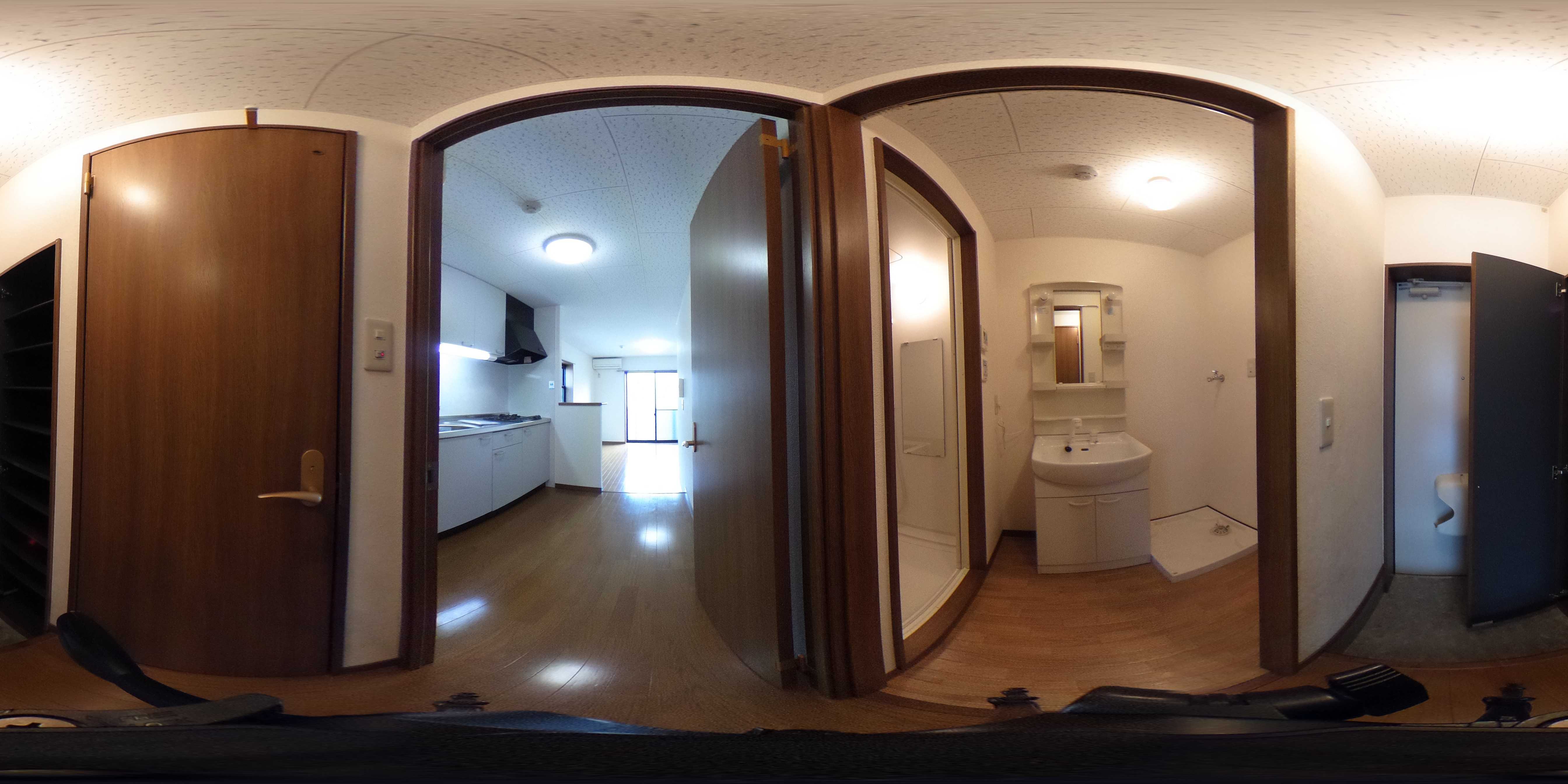 アンプルールフラーリッシュ 玄関