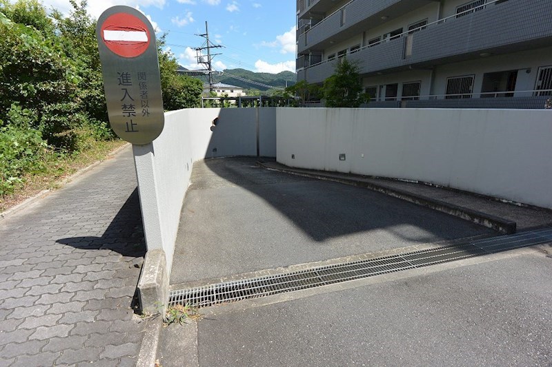 PHOENIX　COURT 交野Ⅱ 南棟 駐車場