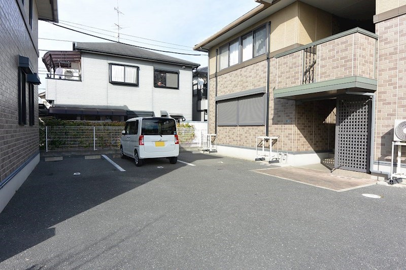 セジュール嘉平E棟 駐車場