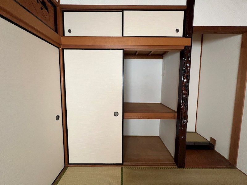 禁野本町1丁目貸家 収納