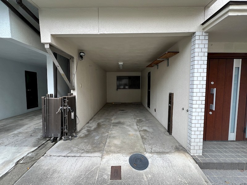 禁野本町1丁目貸家 駐車場