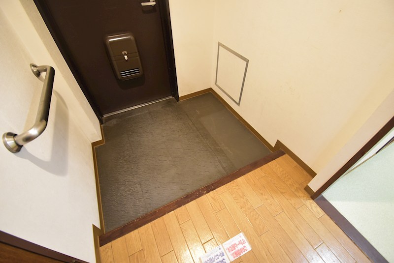 マンション新屋 玄関