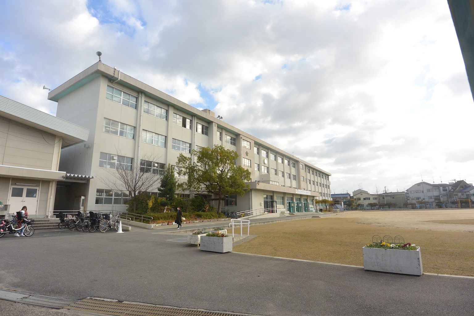 マンション新屋 小学校
