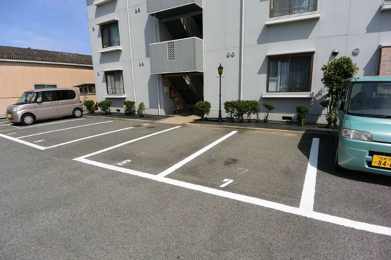 エトワールシャルムＩ 駐車場