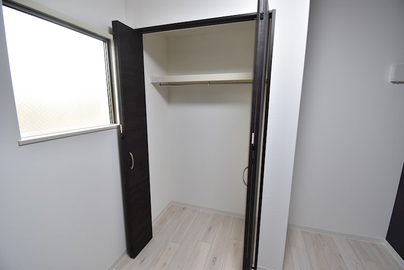 ジーメゾン寝屋川秦町ルシェール 収納