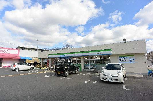 招提南町1丁目貸家 コンビニ
