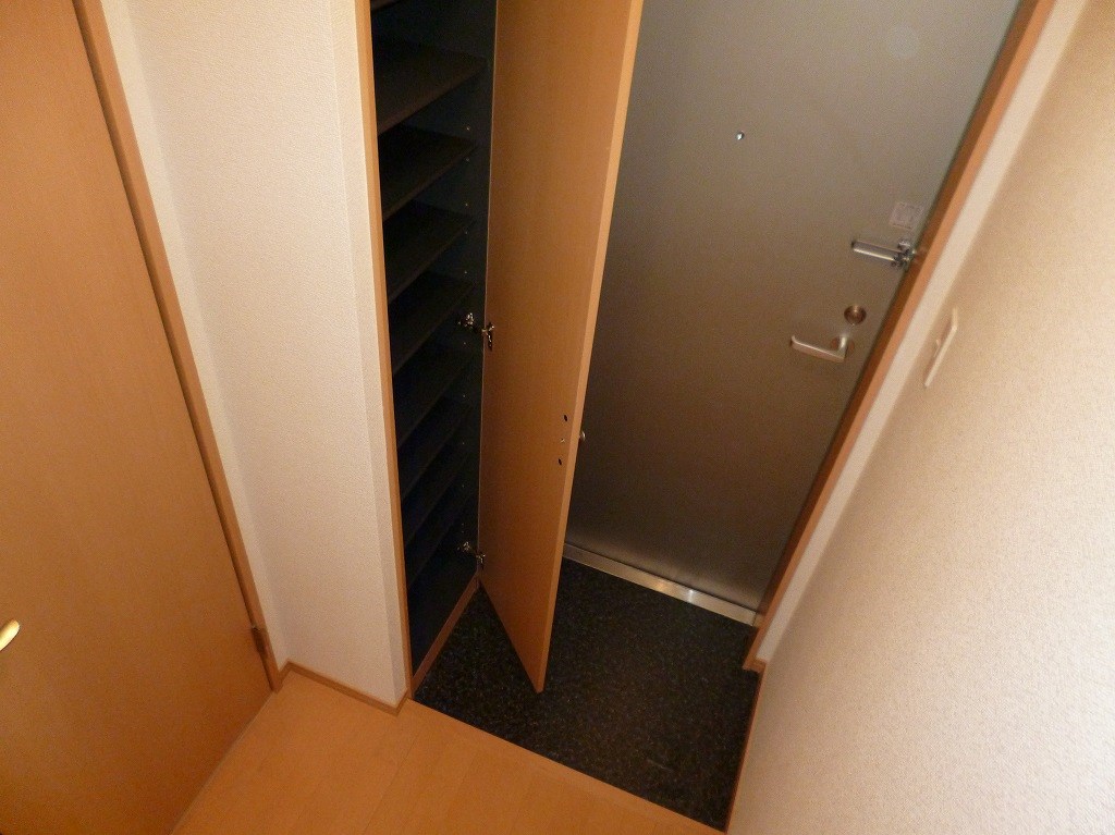 アンプルールフェールベレーザ 玄関