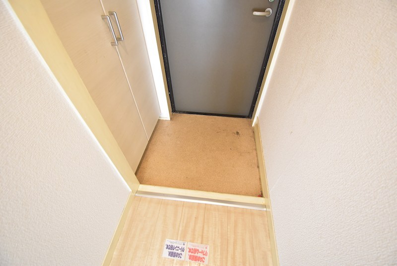 栄良ビル 玄関