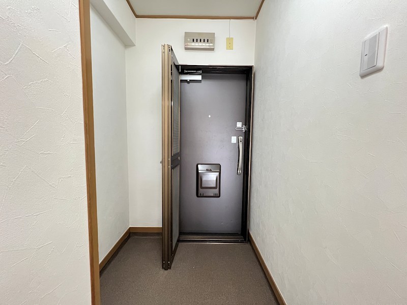 ネオライフ枚方 玄関