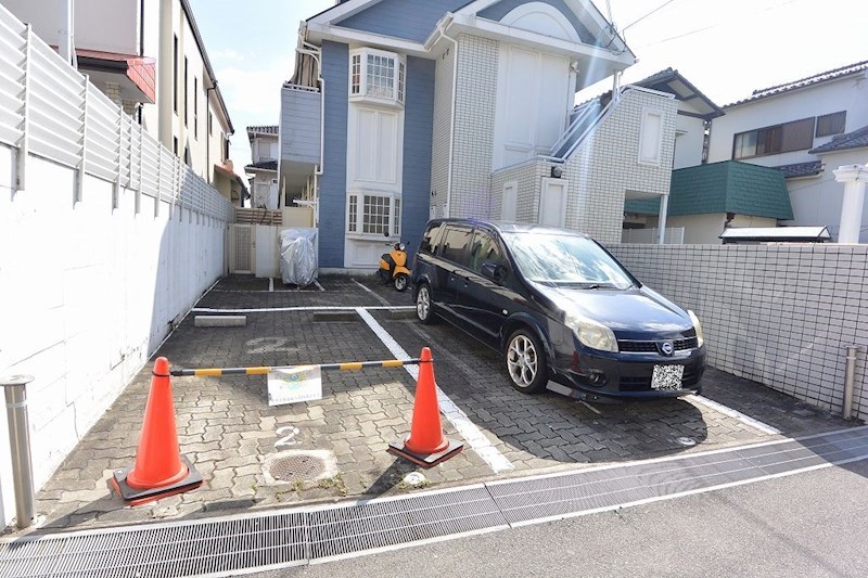 プランドール楠葉 駐車場