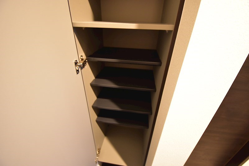 ジーメゾン寝屋川秦町ルシェール 収納