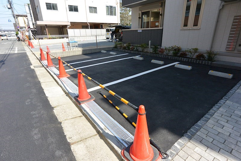 パインヒルズ嘉平 駐車場