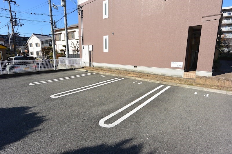 アルカザーレふじ 駐車場