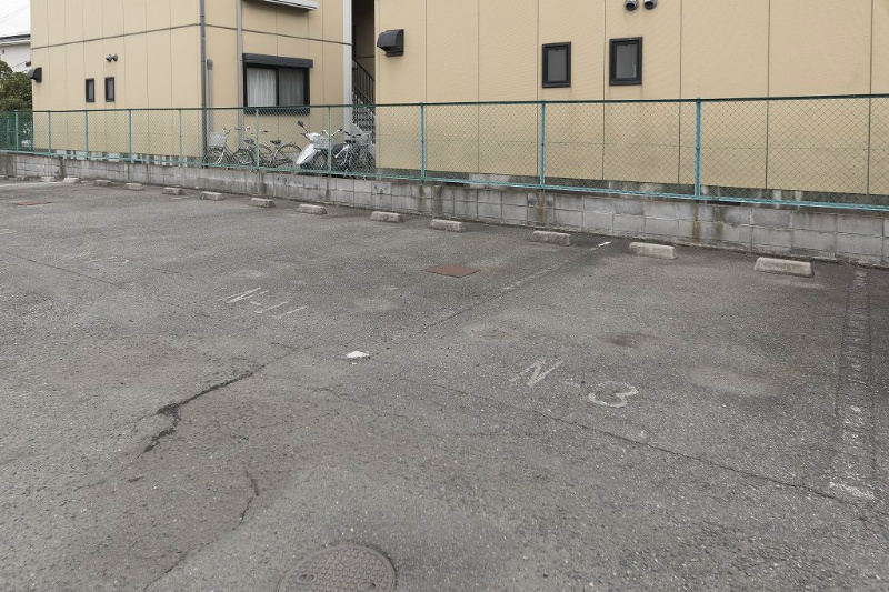 ハイメゾン中西 駐車場
