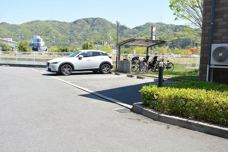 セジュール嘉平W棟 駐車場