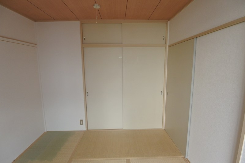 アスターハイツII 収納