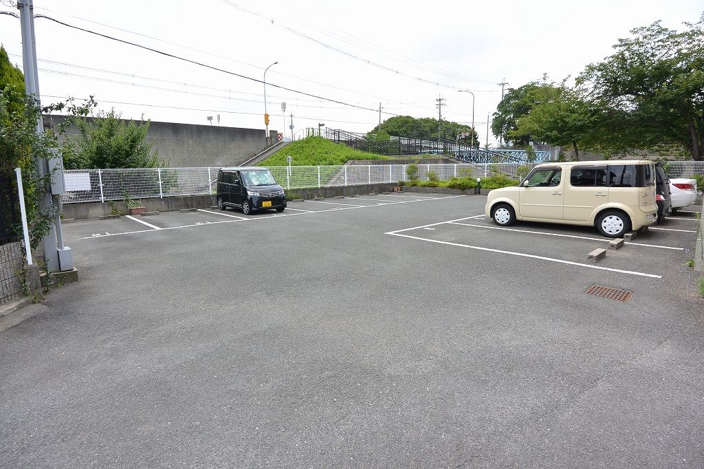マンションあけぼの 駐車場