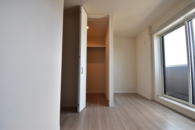 シャーメゾン寝屋川中央 収納