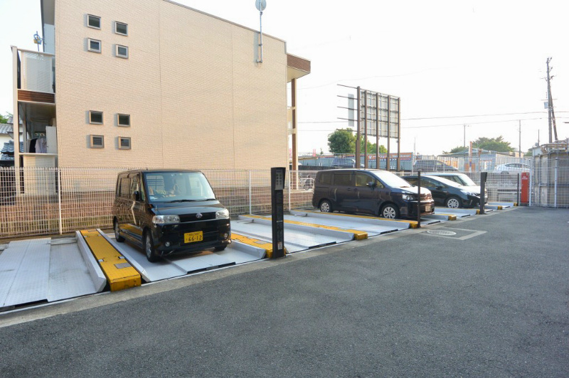 ヴィラージュ樟葉 駐車場