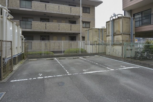 ダイヤパストラル 駐車場