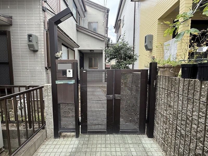 八幡市八幡山田貸家 エントランス