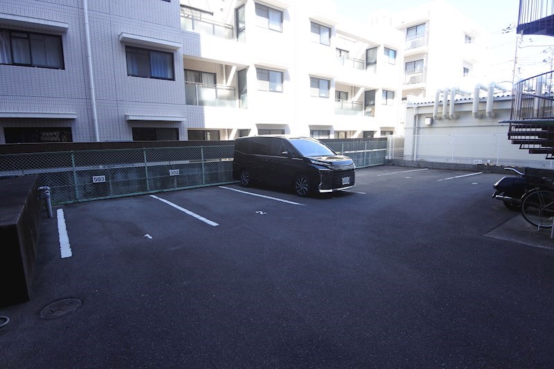 くずはグリーンハイツ 駐車場