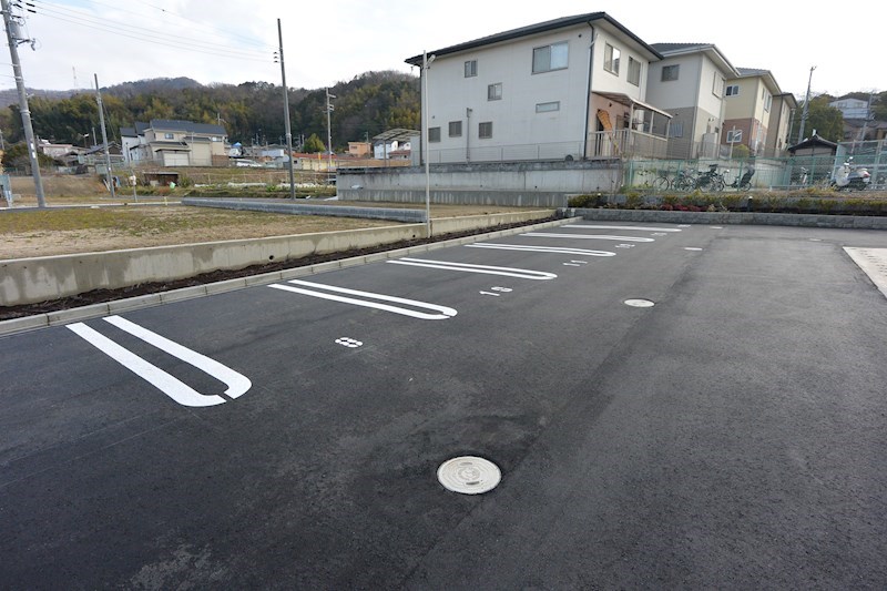 シャーメゾン森南 駐車場