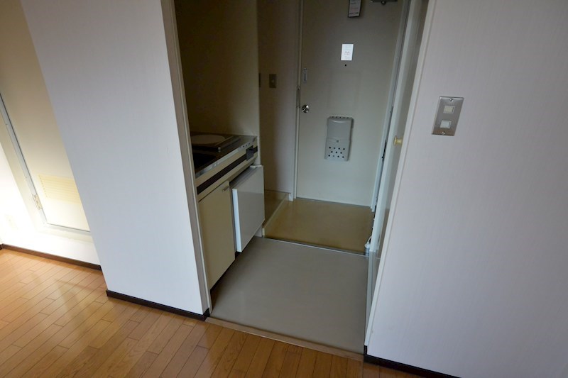 コーポラス禁野 玄関