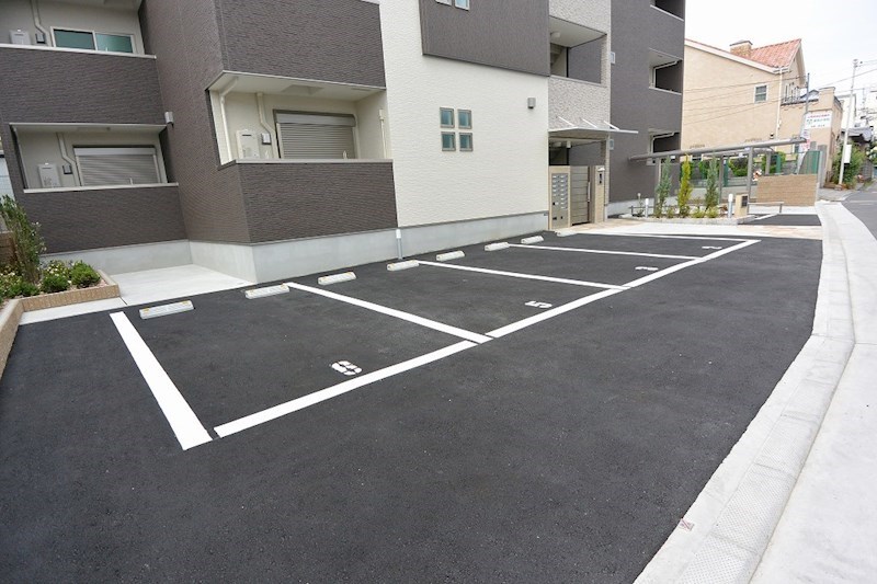 ドミール玉江 駐車場